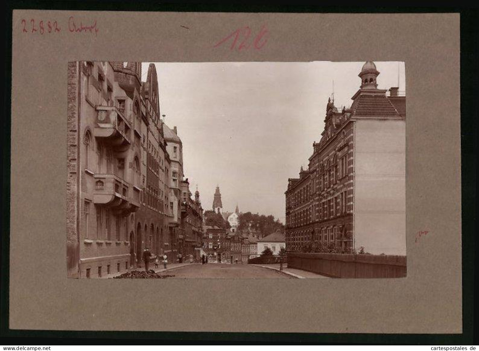 Fotografie Brück & Sohn Meissen, Ansicht Adorf I. V., Bismarckstrasse Mit Buchhandlung & Wohnhäusern  - Lieux