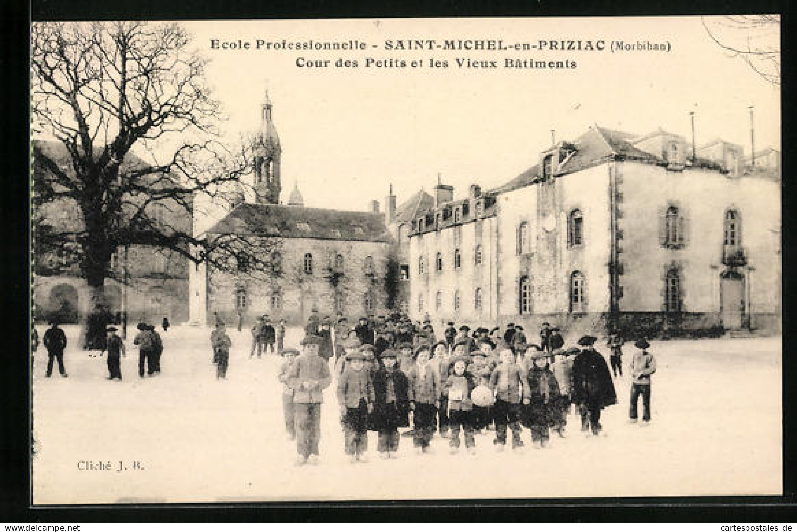 CPA Saint-Michel-en-Priziac, Ecole Professionnelle, Cour Des Petits Et Les Vieux Bâtiments  - Autres & Non Classés