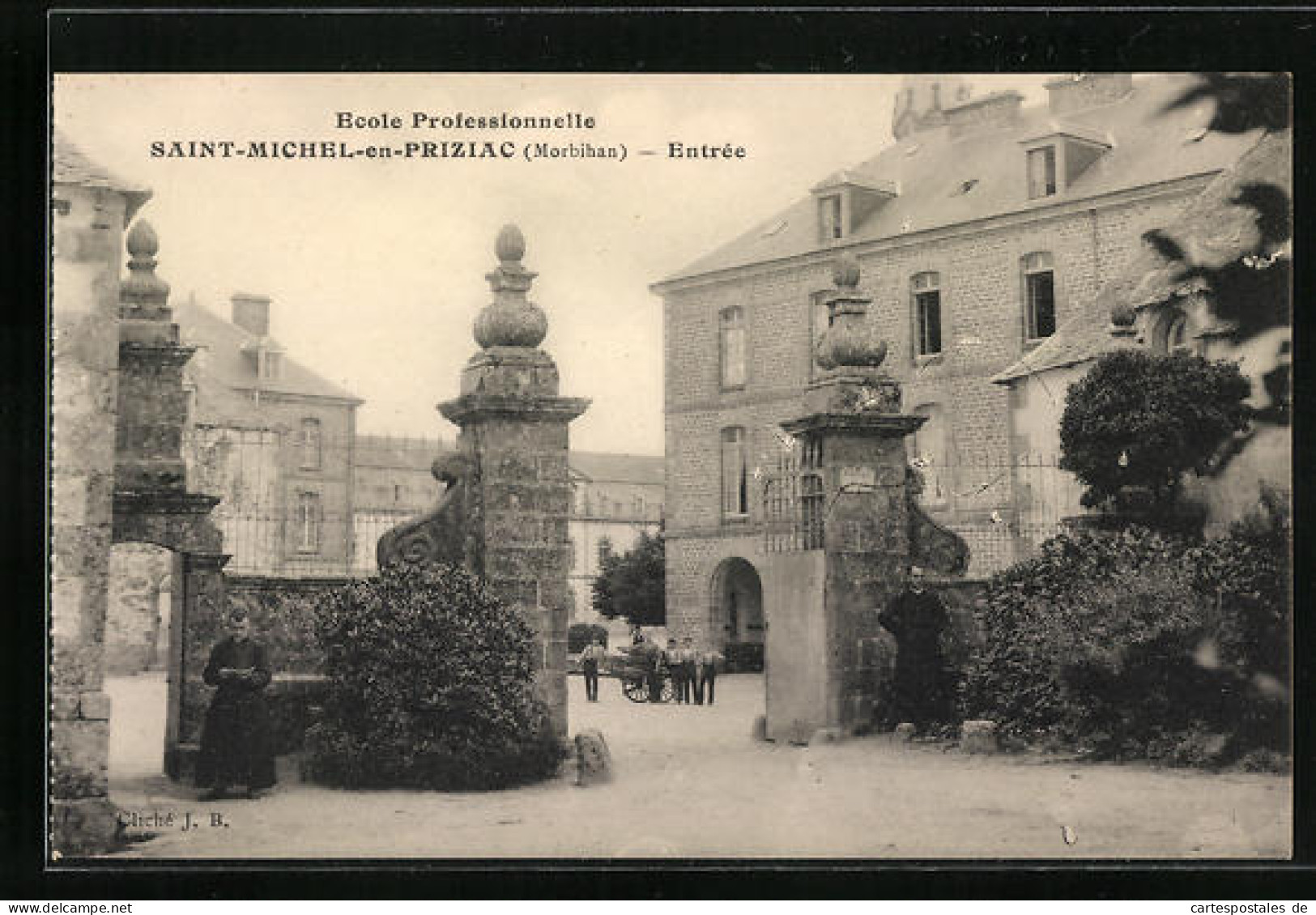 CPA Saint-Michel-en-Priziac, Ecole Professionnelle, Entrée  - Autres & Non Classés