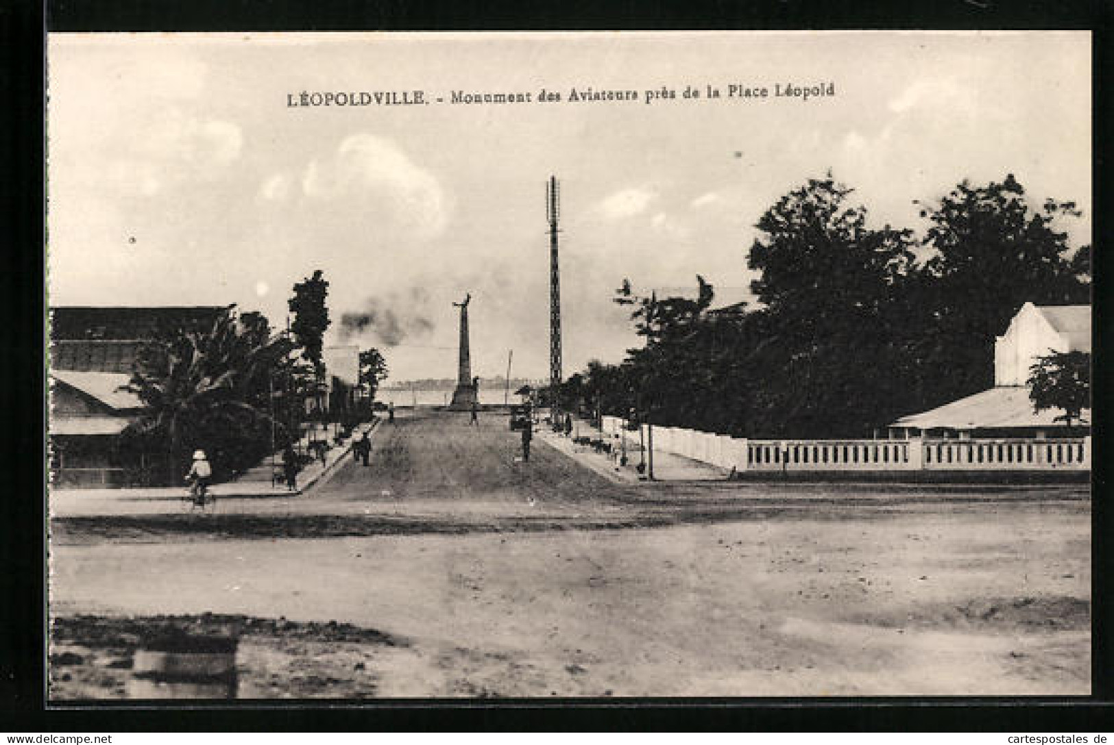 CPA Léopoldville, Monument Des Aviateirs Pres De La Place Léopold  - Other & Unclassified