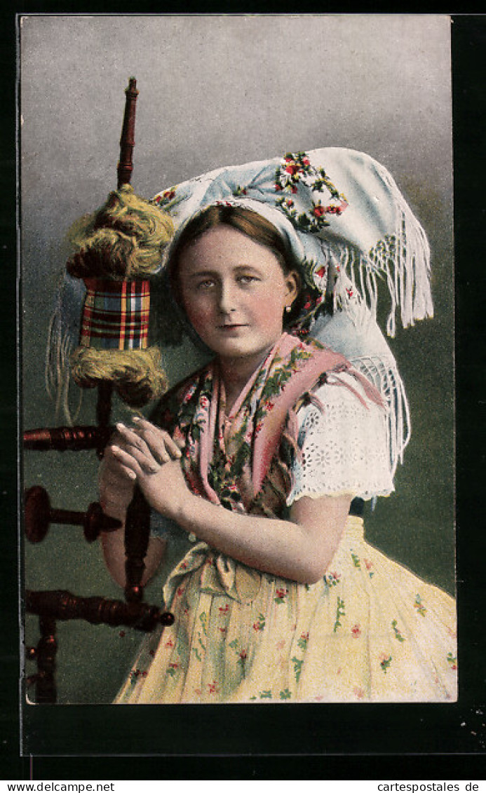 AK Frau In Spreewälder Tracht Mit Spinnrad  - Costumi
