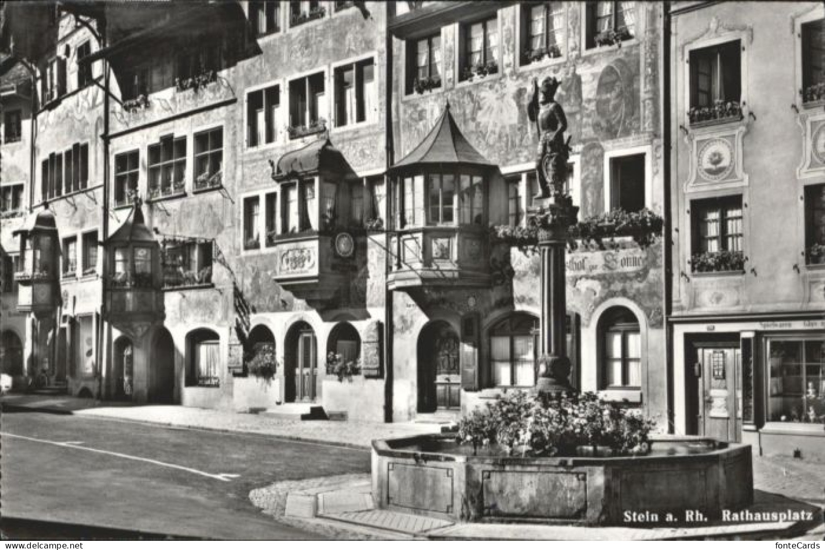 10793505 Stein Rhein Stein Rhein Rathausplatz Brunnen * Stein Rhein - Altri & Non Classificati