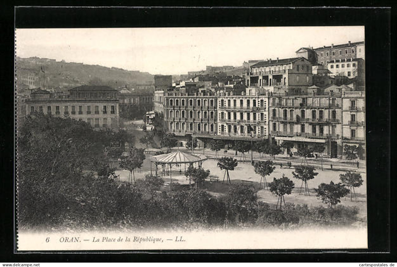 CPA Oran, La Place De La République  - Oran