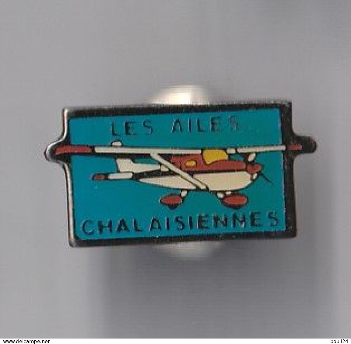 PIN'S THEME  AVION AERO CLUB  DE CHALAIS  EN CHARENTE  LES AILES CHALAISIENNES - Avions