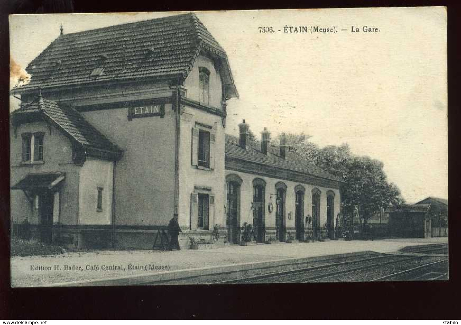 55 - ETAIN - LA GARE DU CHEMIN DE FER - EDITION H. BADER, CAFE CENTRAL - Etain