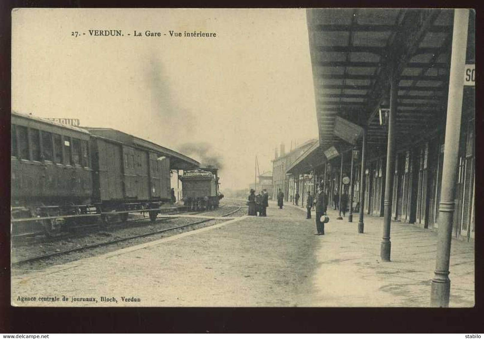 55 - VERDUN - INTERIEURE DE LA GARE DE CHEMIN DE FER - TRAIN - EDITEUR BLOCH AGENCE CENTRALE DE JOURNAUX - Verdun