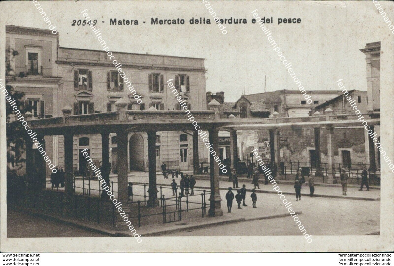 Bl345 Cartolina Matera Citta'   Mercato Della Verdura E Del Pesce Scollata - Matera