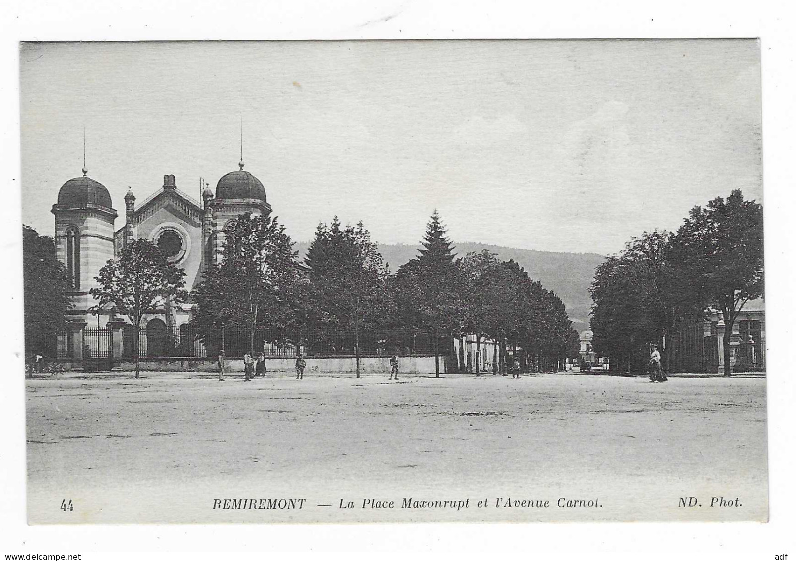 CPA REMIREMONT, LA PLACE MAXONRUPT ET L'AVENUE CARNOT, VOSGES 88 - Remiremont