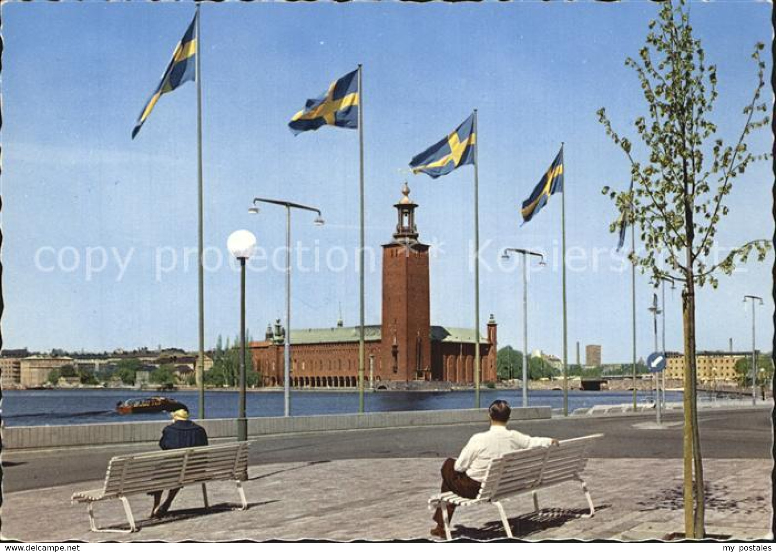 72482983 Stockholm Stadshuset Fran Riddarholmen Rathaus Schwedische Flagge  - Suède