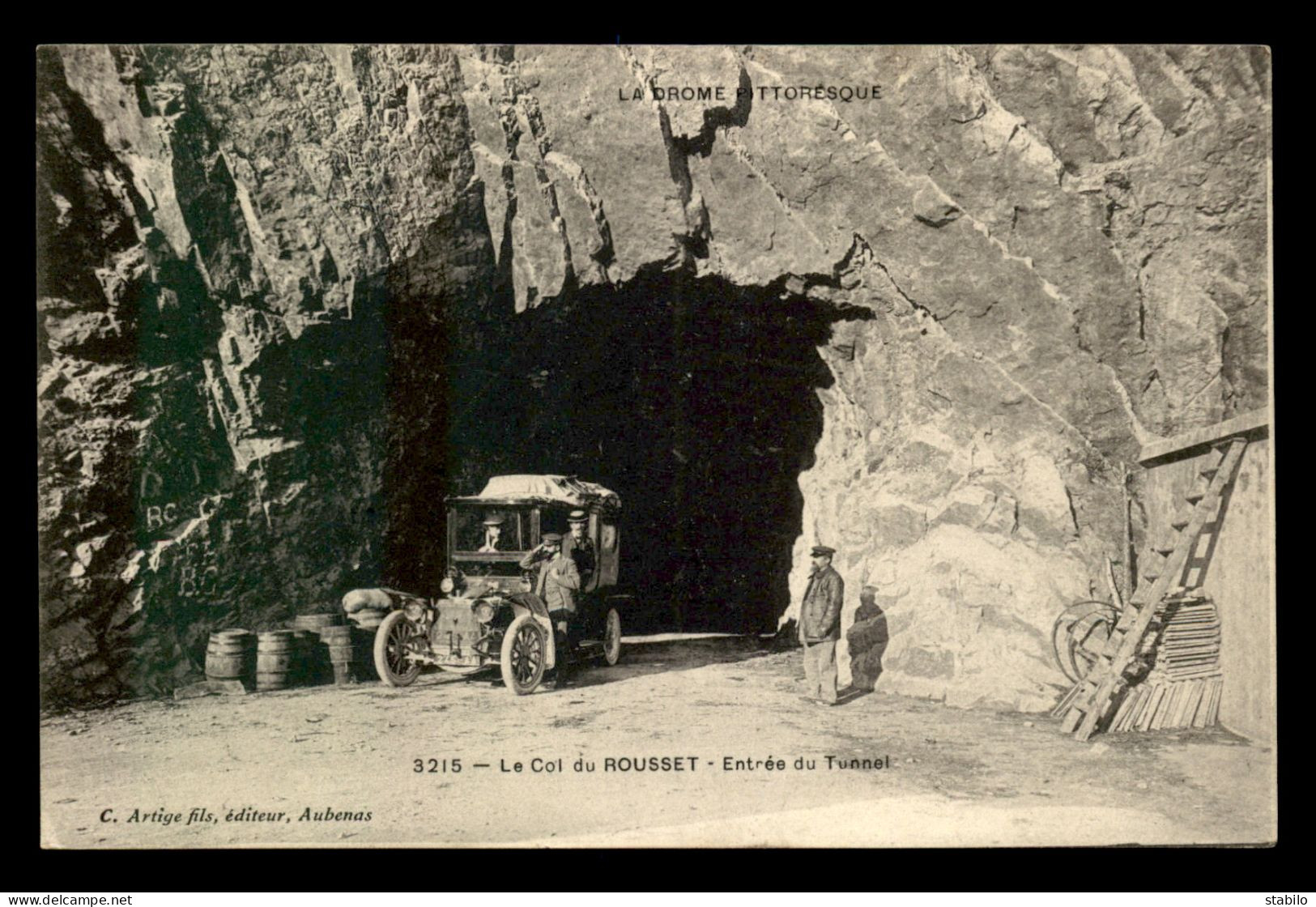 26 - LE COL DU ROUSSET - AUTOMOBILE ANCIENNE IMMATRICULEE 245 A-A A L'ENTREE DU TUNNEL - Andere & Zonder Classificatie