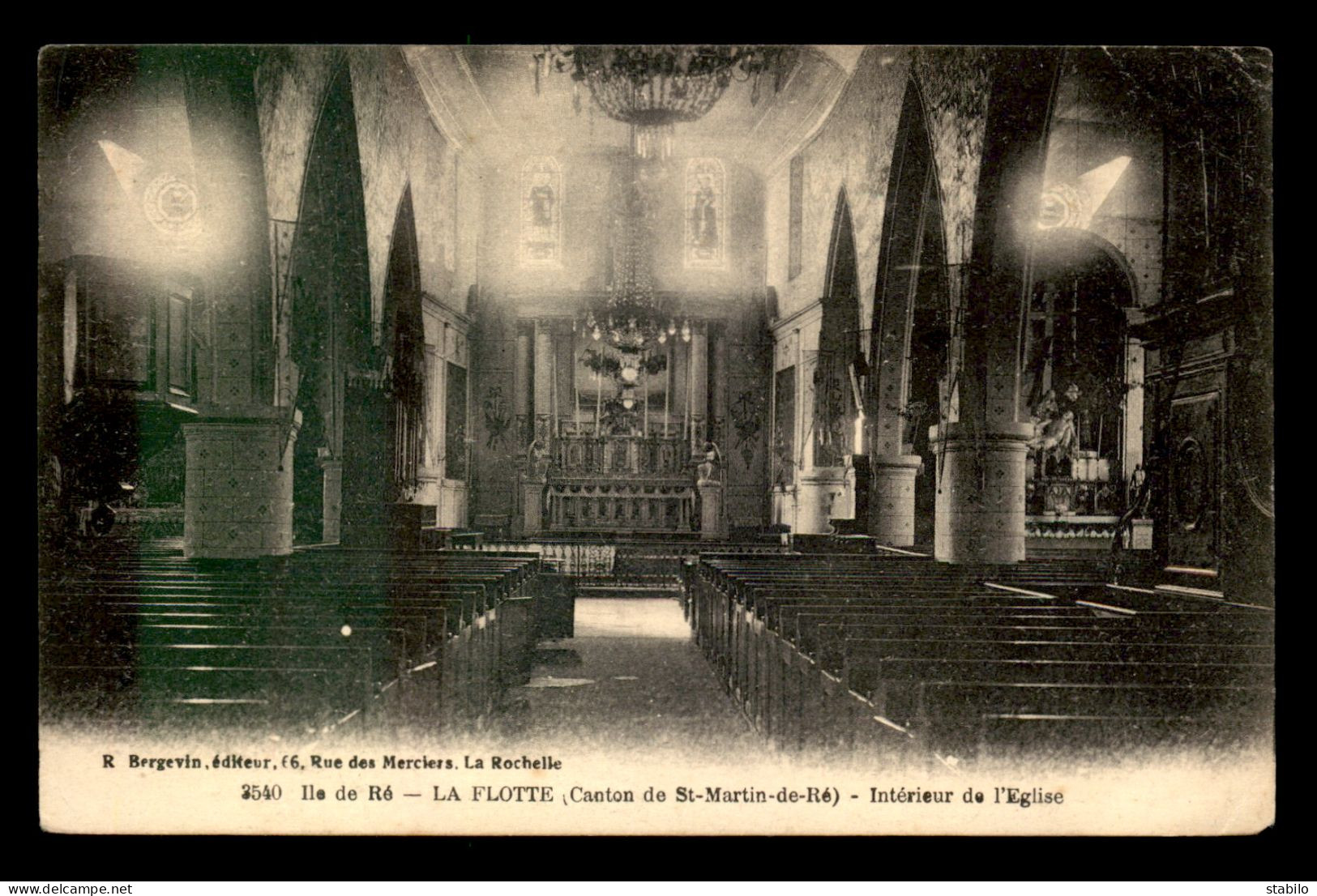 17 -  ILE DE RE - LA FLOTTE - INTERIEUR DE L'EGLISE - Ile De Ré