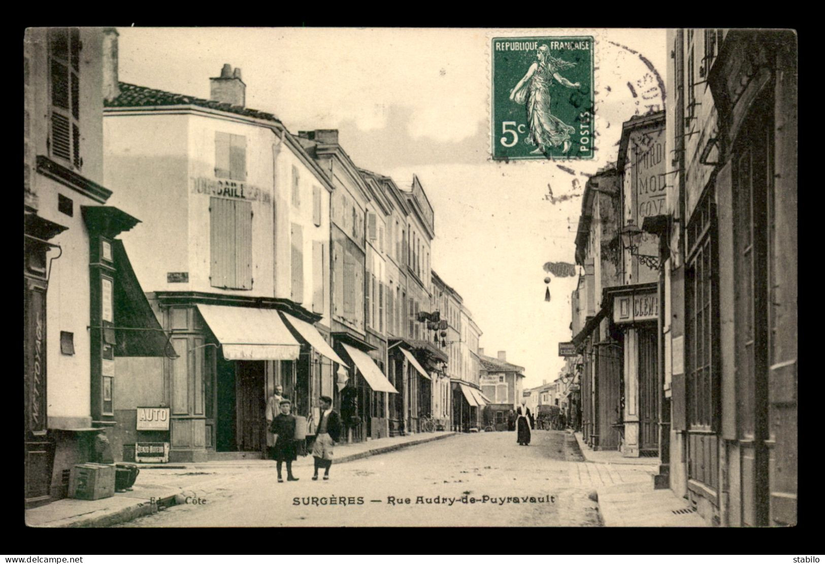 17 - SURGERES - RUE AUDRY-DE-PUYRAVAULT - Surgères