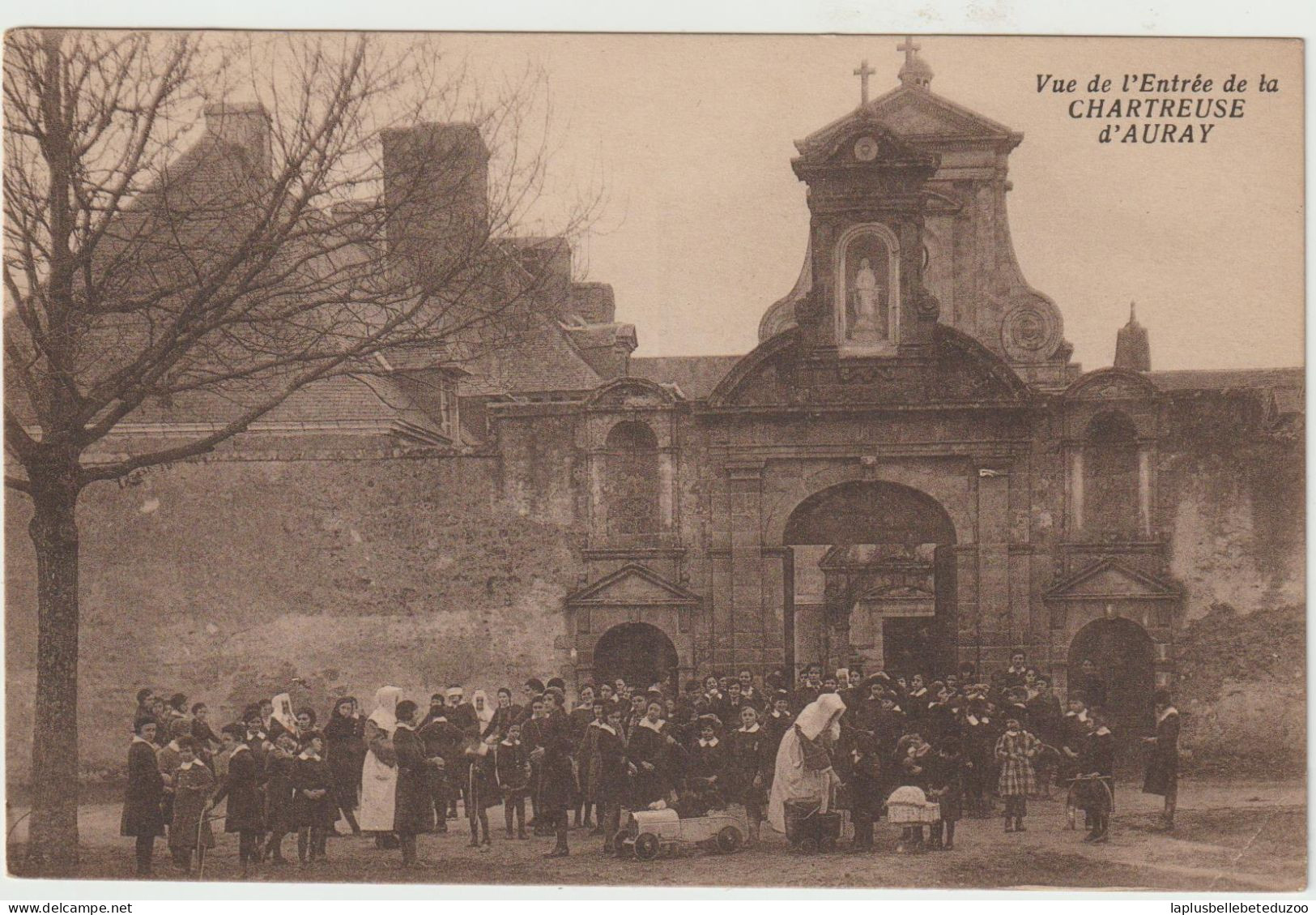 CPA - 56 - AURAY - Vue De L'Entrée De La Chartreuse D'AURAY - Belle Animation Enfants Religieuses - Cliché Pas Courant - Auray