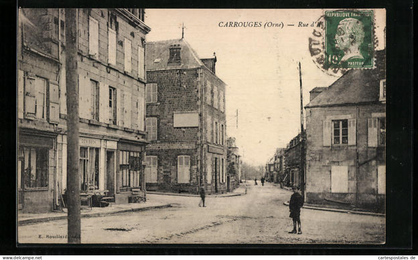 CPA Carrouges, Une Rue  - Carrouges