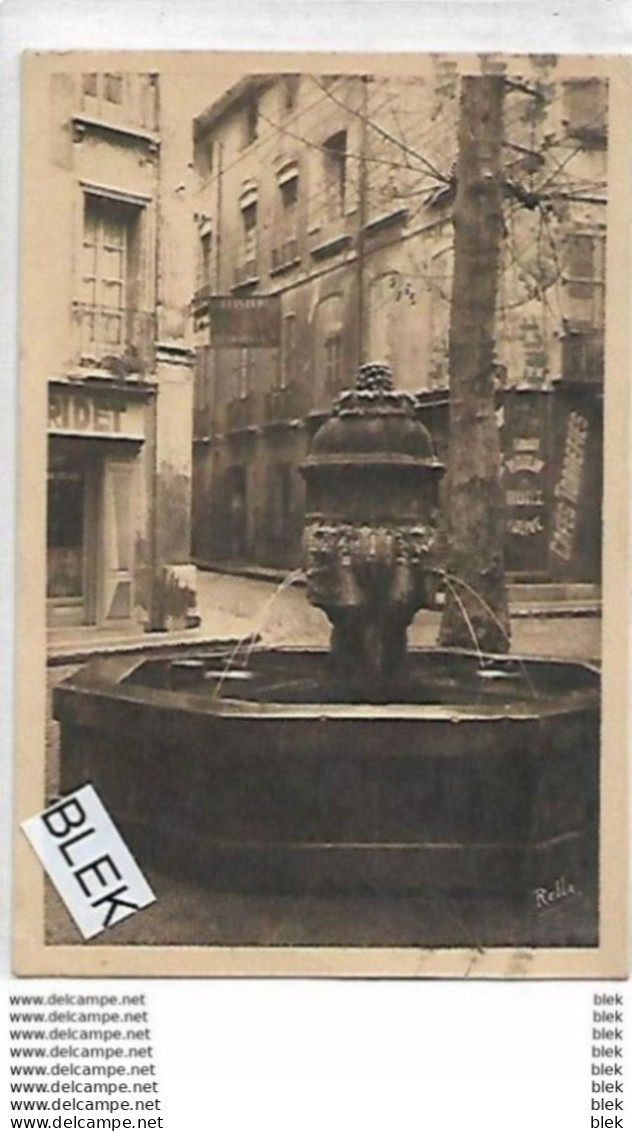 13. Bouches Du Rhone . Aix En Provence : Fontaine De La Place   Des Trois Armeaux . - Aix En Provence