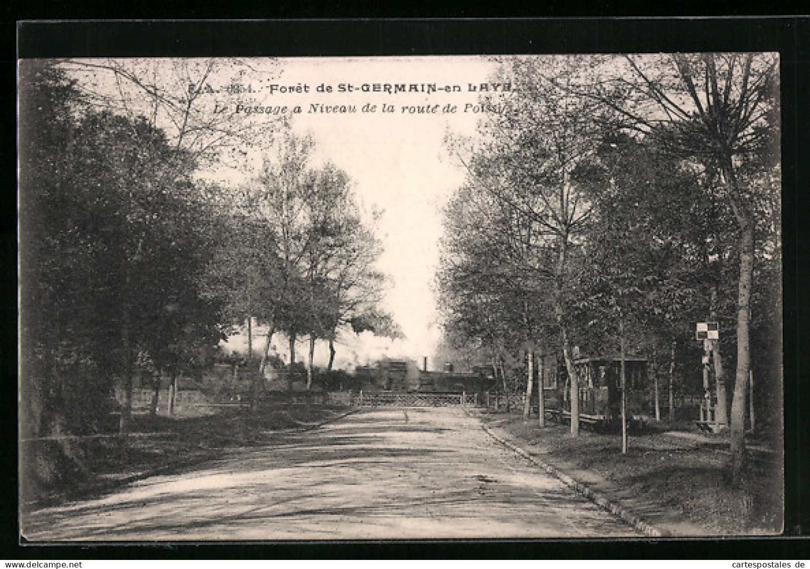 CPA Saint-Germain-en-Laye, Le Foret, Passage A Niveau De La Route De Poissy  - St. Germain En Laye