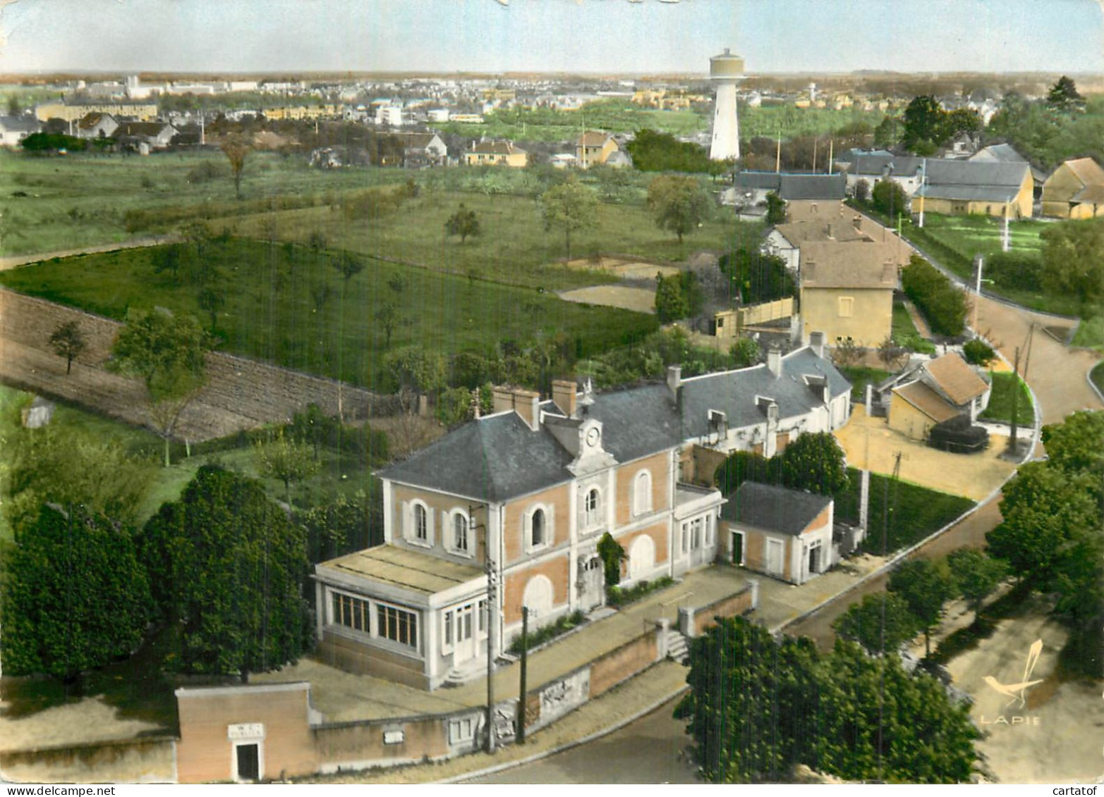 En Avion Au Dessus De SAINT DOULCHARD . La Mairie - Sonstige & Ohne Zuordnung