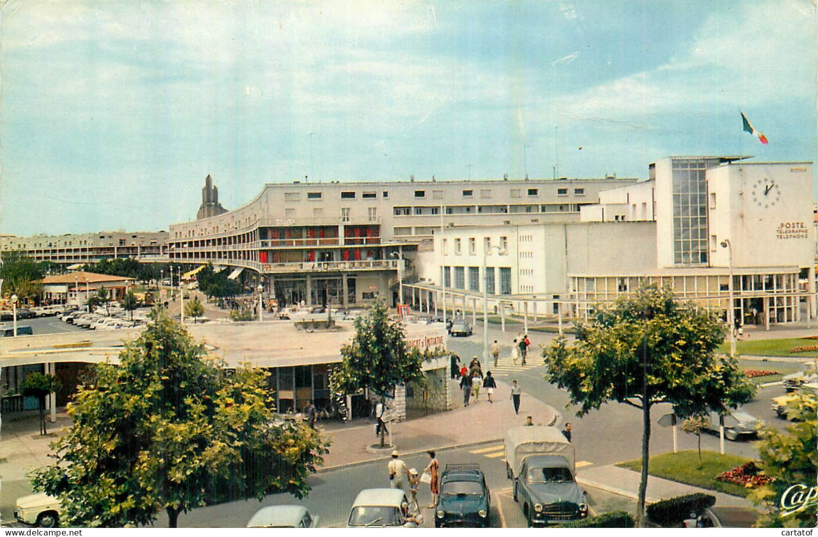 ROYAN . La Poste Et Le Front De Mer - Royan