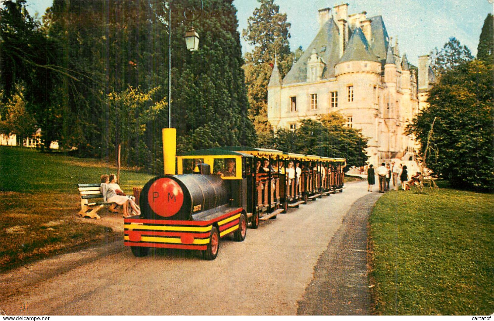 Station Thermale De BAGNOLES DE L'ORNE . Tessé La Madeleine . Le Petit Train Devant Le Château - Bagnoles De L'Orne