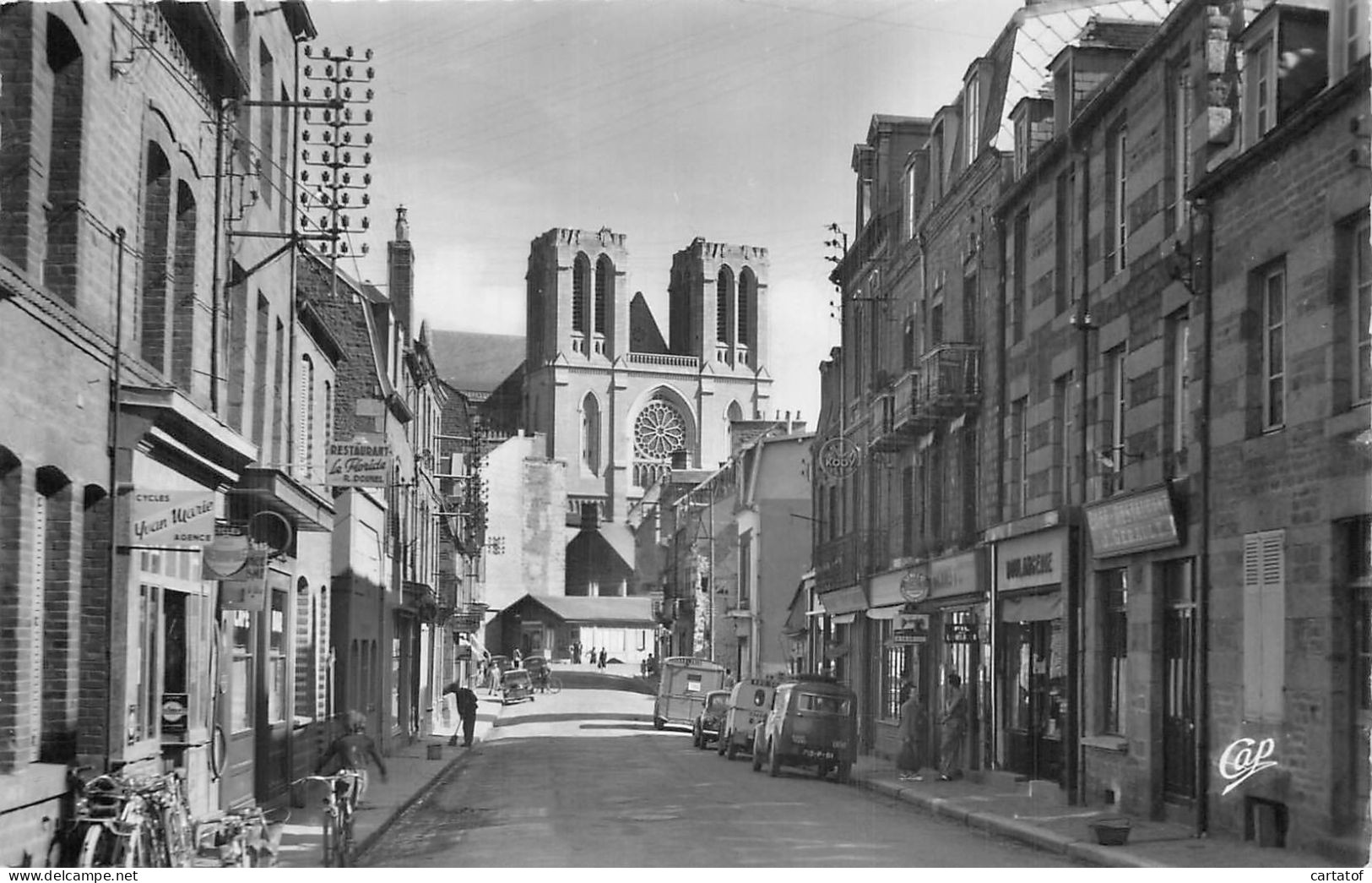 FLERS . Rue De Domfront . - Flers