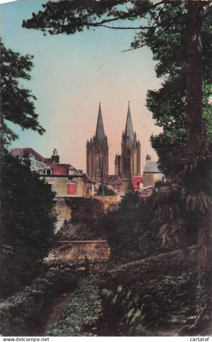 Cathédrale De COUTANCES ; Vue Prise Du Jardin Public - Coutances