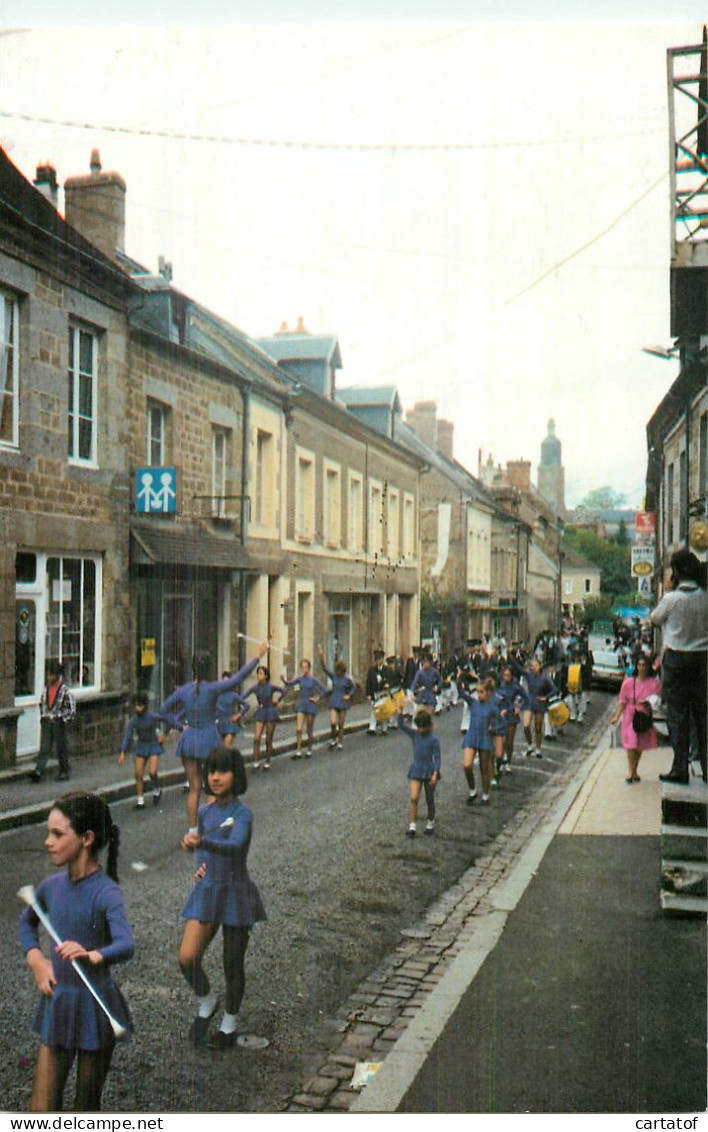 PUTANGES . Majorettes Et Fanfare 1988 .  CP N°22 CLEREMBAUX - Putanges