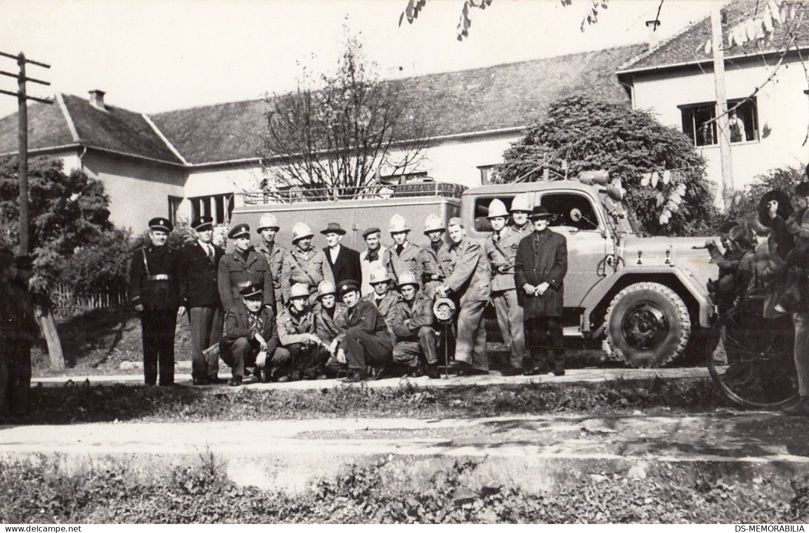Firemen Firefighting Squad W Truck Yugoslavia Ca.1950 - Feuerwehr