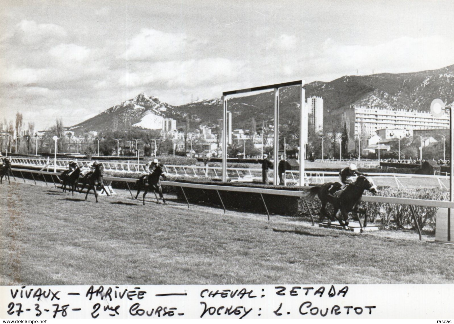 PHOTO DE PRESSE - COURSES  HIPPIQUES - MARSEILLE VIVAUX - 27.03.78 - 2EME COURSE - GAGNANT ZETADA - JOCKEY L.COURTOT - Sporten