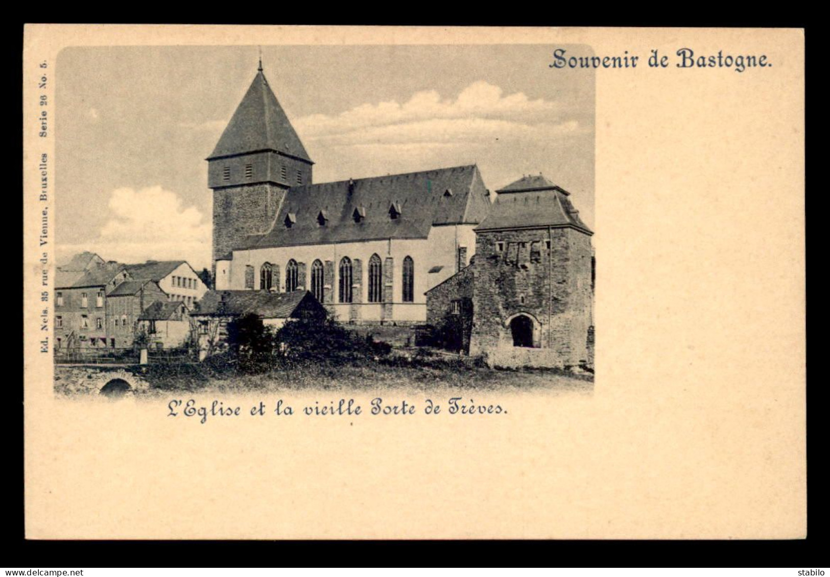 BELGIQUE - BASTOGNE - L'EGLISE ET LA VIEILLE PORTE DE TREVES - Bastogne