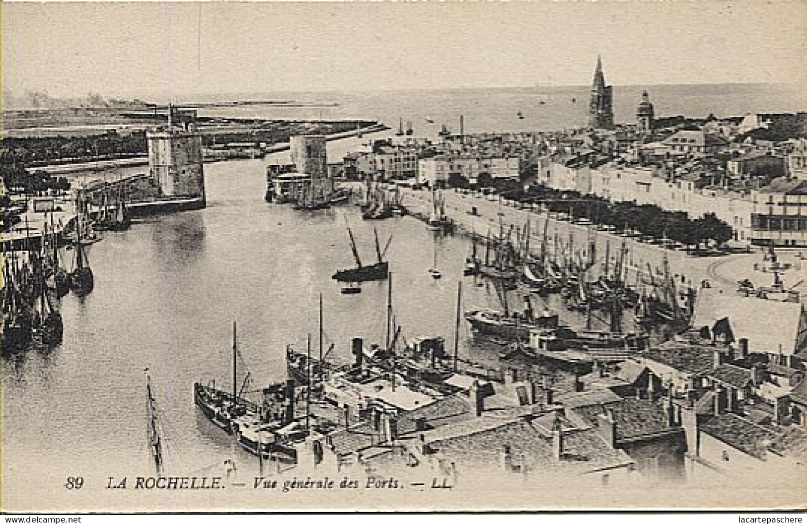X124203 CHARENTE MARITIME LA ROCHELLE VUE GENERALE DES PORTS - La Rochelle