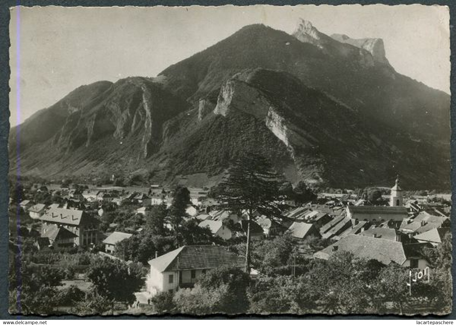 X128039 HAUTE SAVOIE FAVERGES VUE GENERALE LE ROCHER DE VIUZ - Faverges