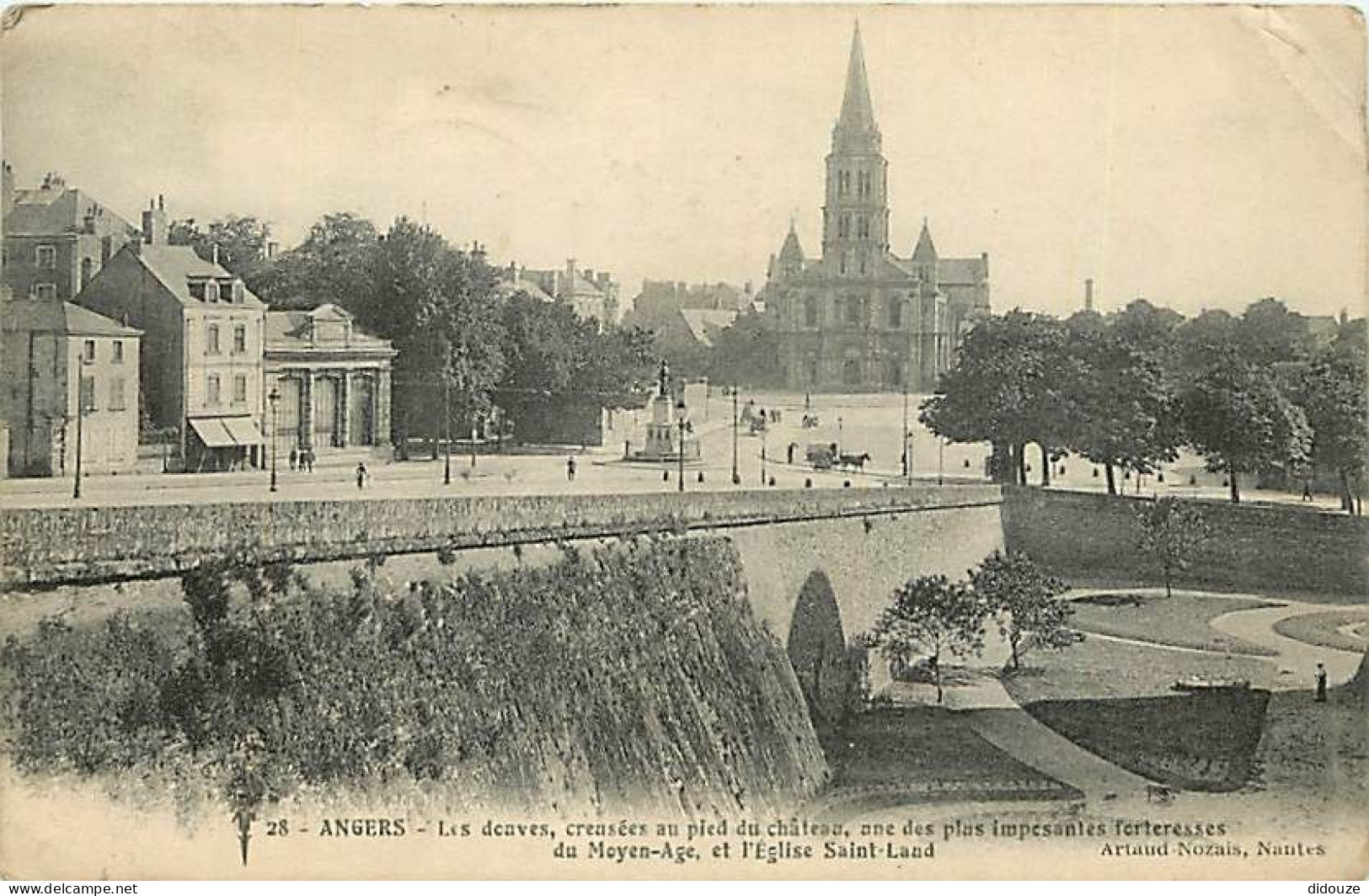 49 - Angers - Les Douves Creusées Au Pied Du Château - L'Eglise Saint Laud - Animée - Oblitération Ronde De 1913 - Etat  - Angers