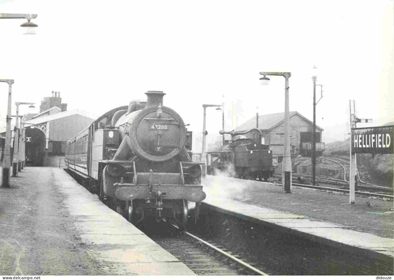 Trains - Gares Avec Trains - Engine No. 42280 With A Train For Blackburn At Hellifield On 3rd. August 1962. - Royaume Un - Stations - Met Treinen