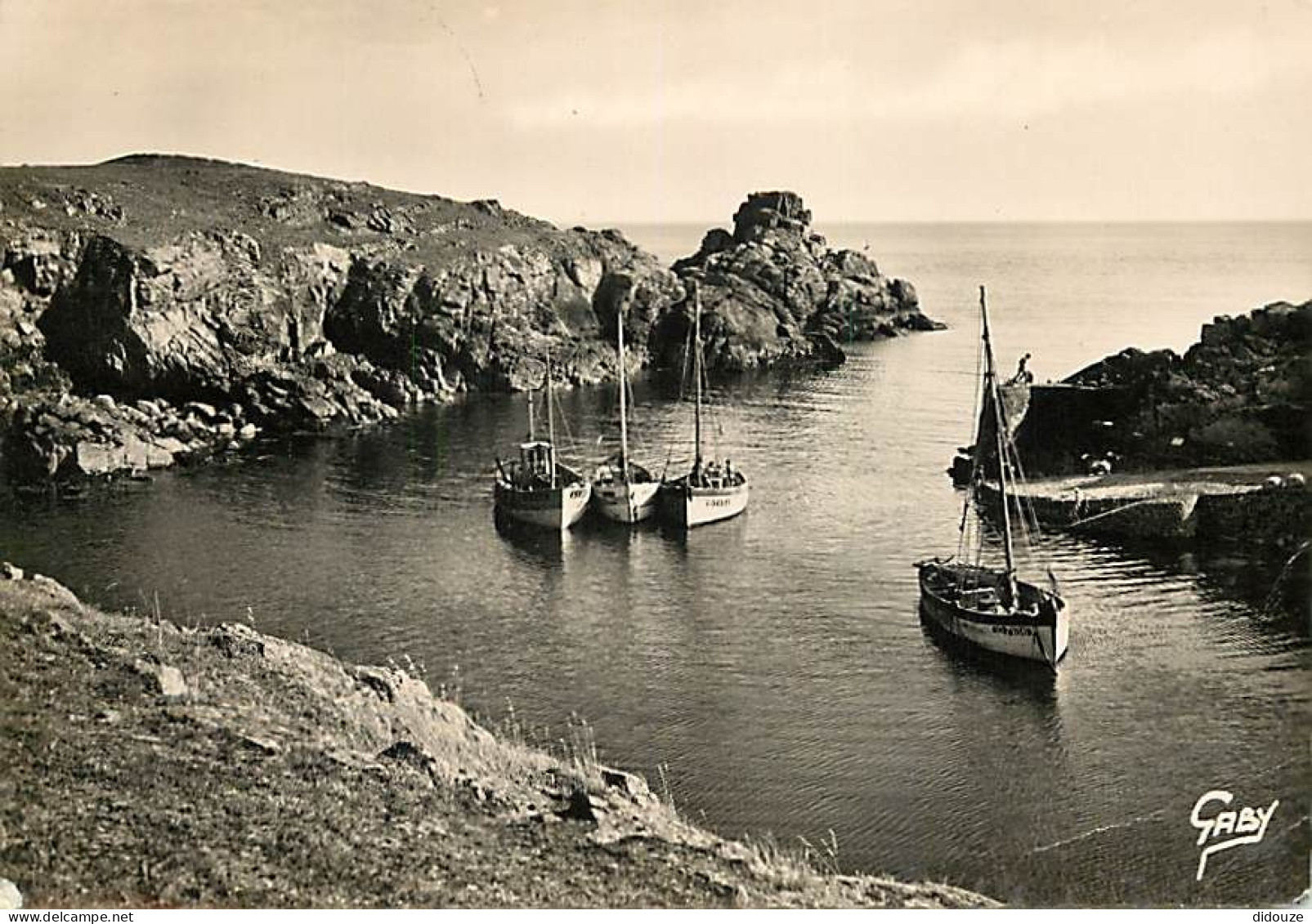 85 - Ile D'Yeu - Entrée Du Port De La Meule - Bateaux - CPSM Grand Format - Etat Léger Pli Visible - CPM - Voir Scans Re - Ile D'Yeu