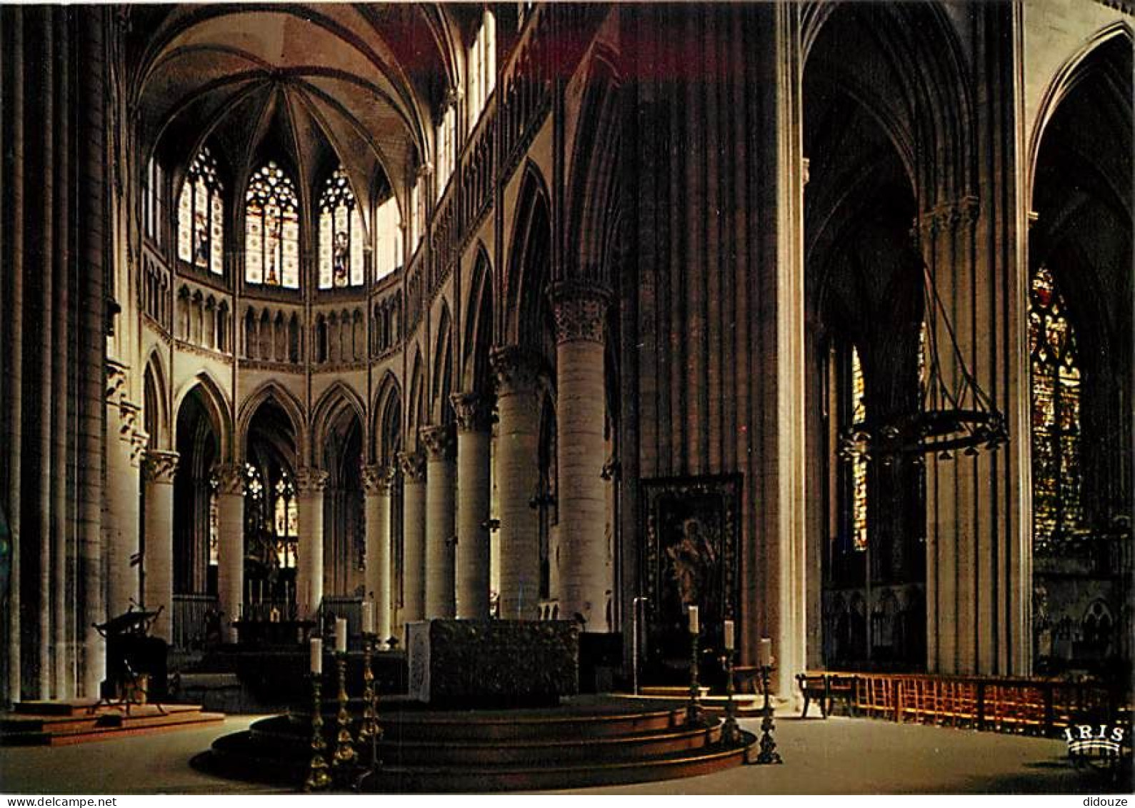76 - Rouen - La Cathédrale Notre Dame - Le Choeur Et Son Autel Moderne - Au Fond  Trois Vitraux Du XVe Siècle - Carte Ne - Rouen