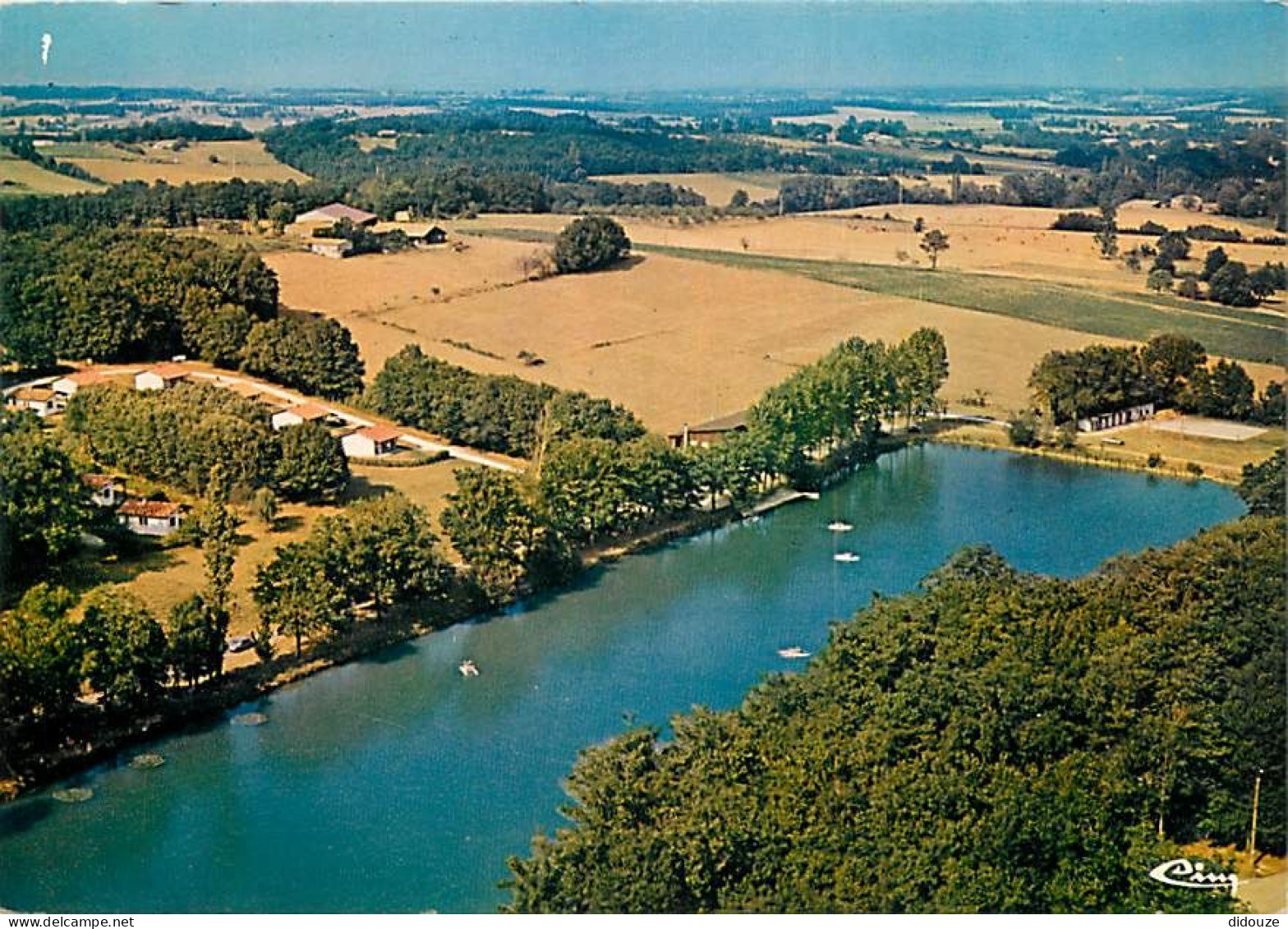 47 - Cancon - Le Lac, Son Camping Et Son Village De Vacances. Ranch, Pêche, Pédalos Et Bar - Vue Aérienne. - CPM - Voir  - Autres & Non Classés