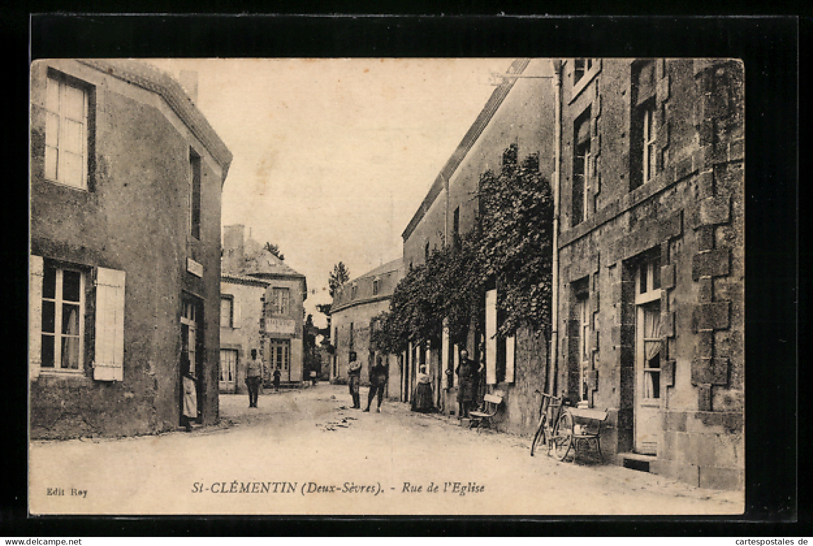 CPA St-Clémentin, Rue De L`Eglise, Vue De La Rue  - Sonstige & Ohne Zuordnung