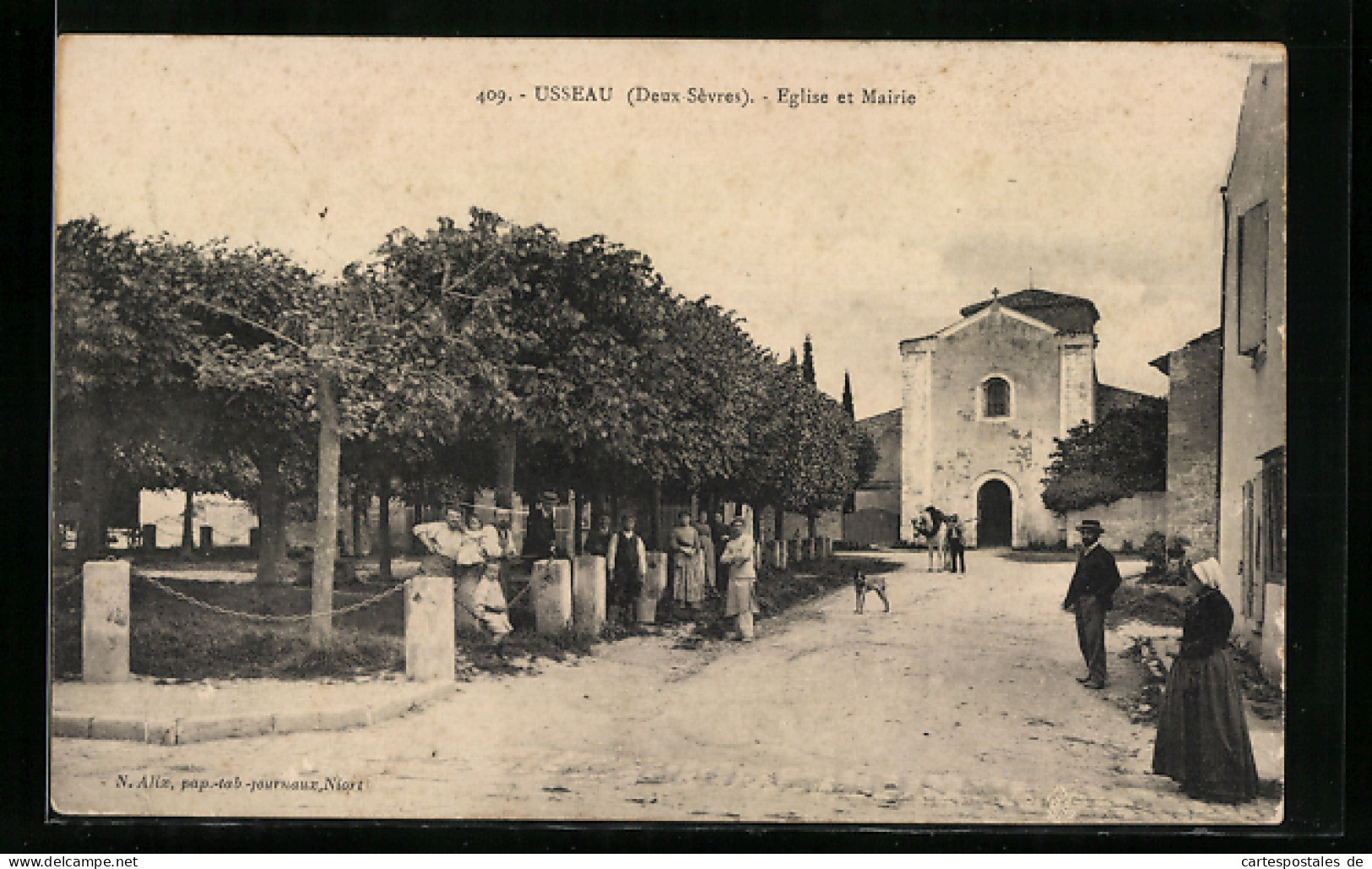 CPA Usseau, Eglise Et Mairie  - Andere & Zonder Classificatie