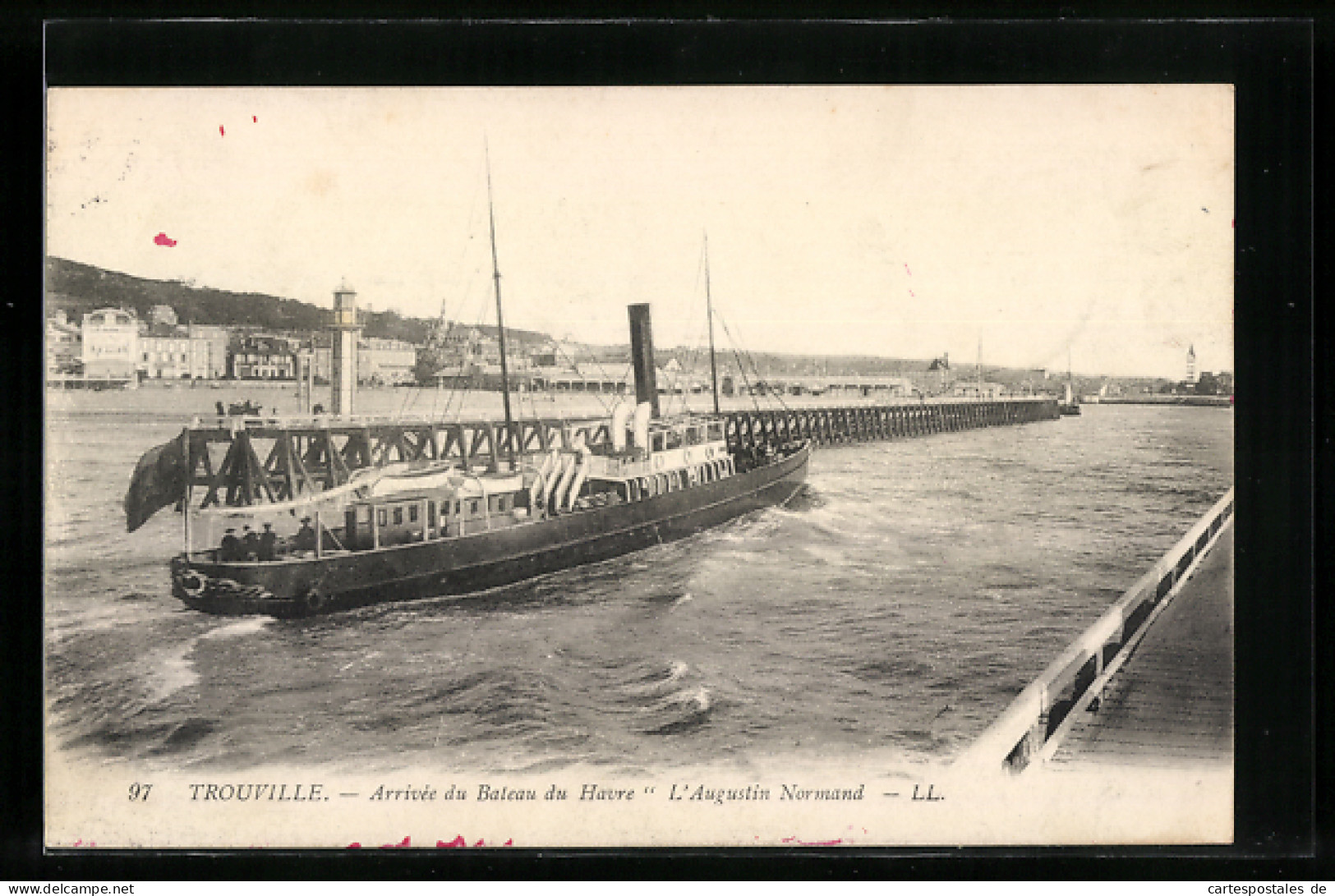 CPA Trouville, Arrivée Du Bateau Du Havre L`Augustin Normand  - Trouville