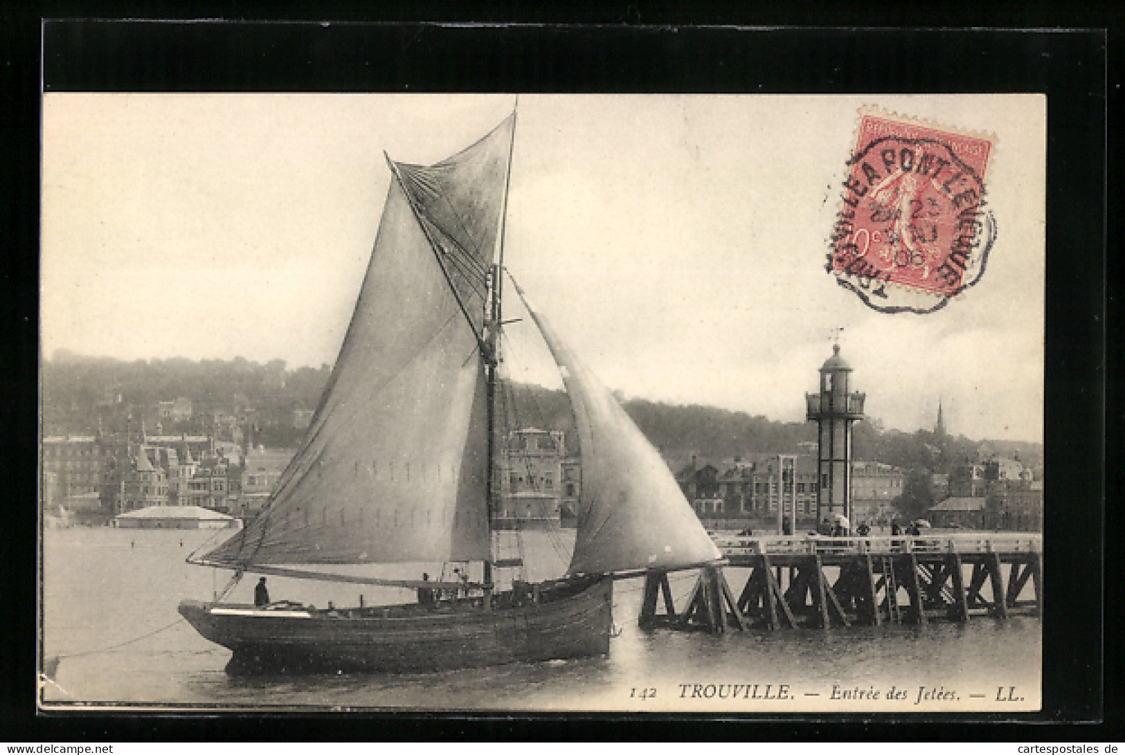 CPA Trouville, Entrée Des Jetées  - Trouville