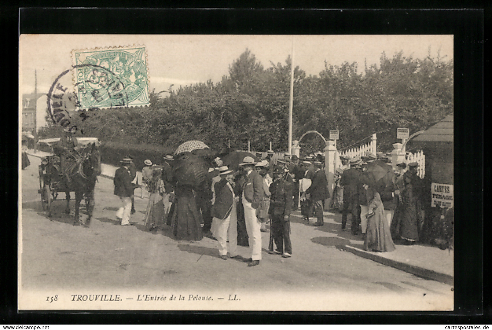 CPA Trouville, L`Entrée De La Pelouse  - Trouville