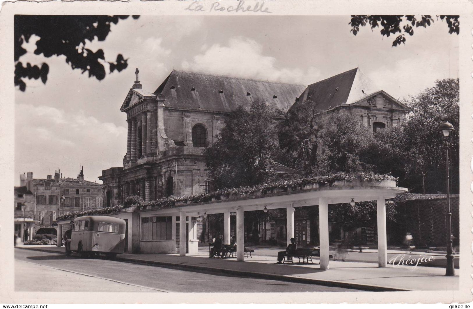 17 - Charente Maritime - LA ROCHELLE -  Place Verdun - Arret Des Autocars - La Rochelle
