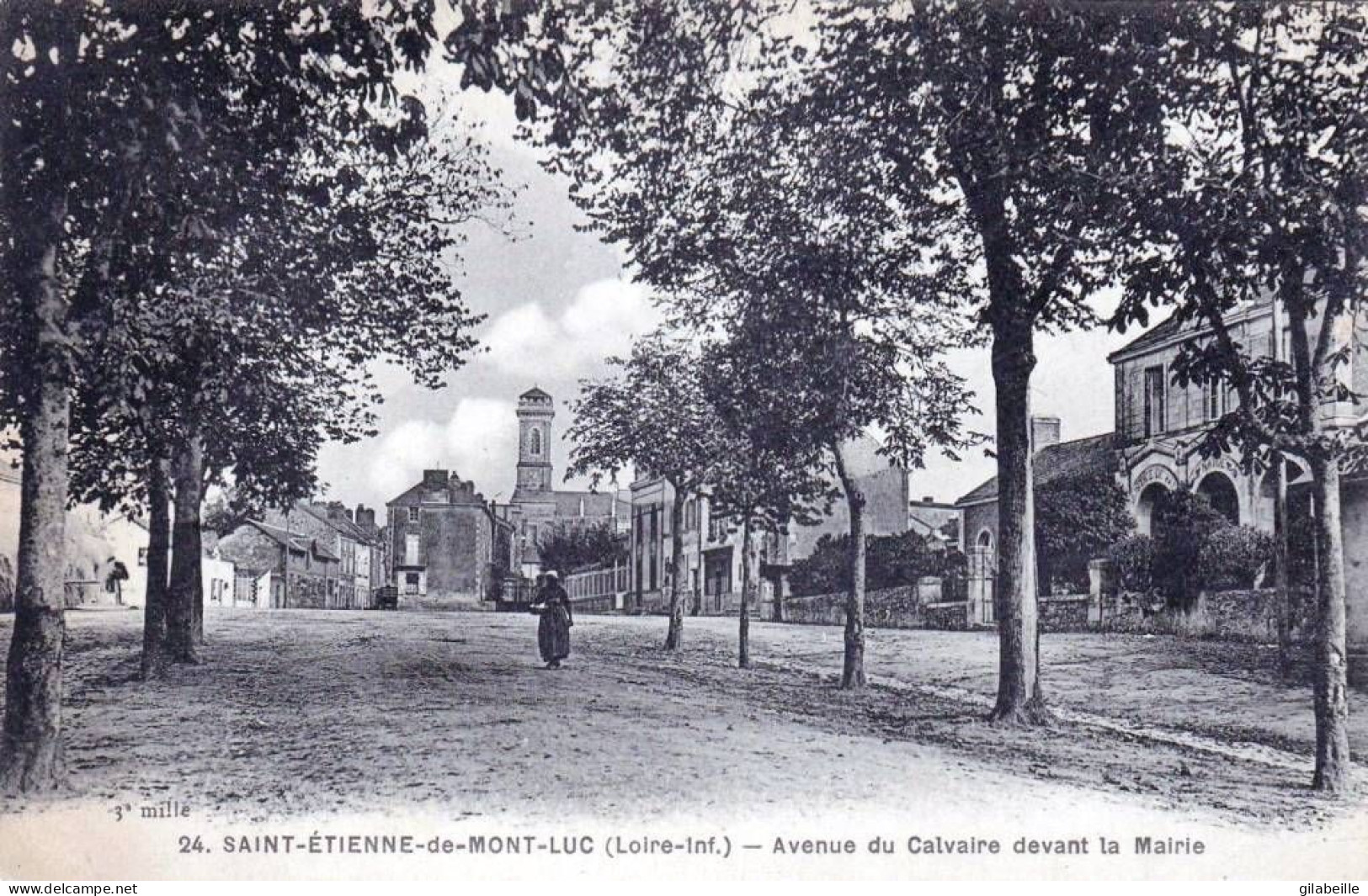 44 - Loire Atlantique -  SAINT ETIENNE  De MONTLUC - Avenue Du Calvaire Devant La Mairie - Saint Etienne De Montluc