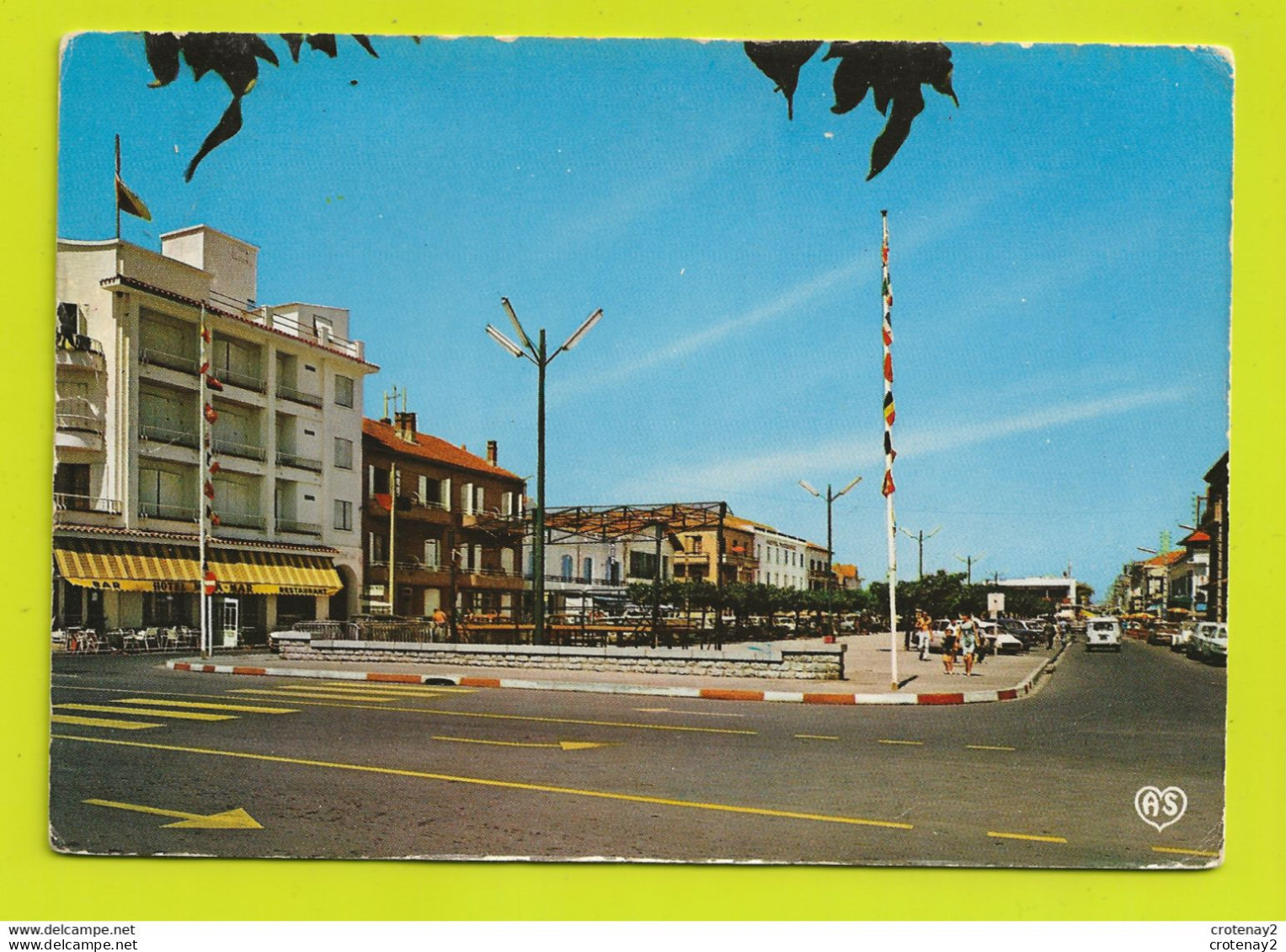 34 VALRAS PLAGE Vers Béziers N1022 Promenade Front De Mer Hôtel Bar Restaurant En 1969 Renault 4L Camionnette Citroën DS - Beziers