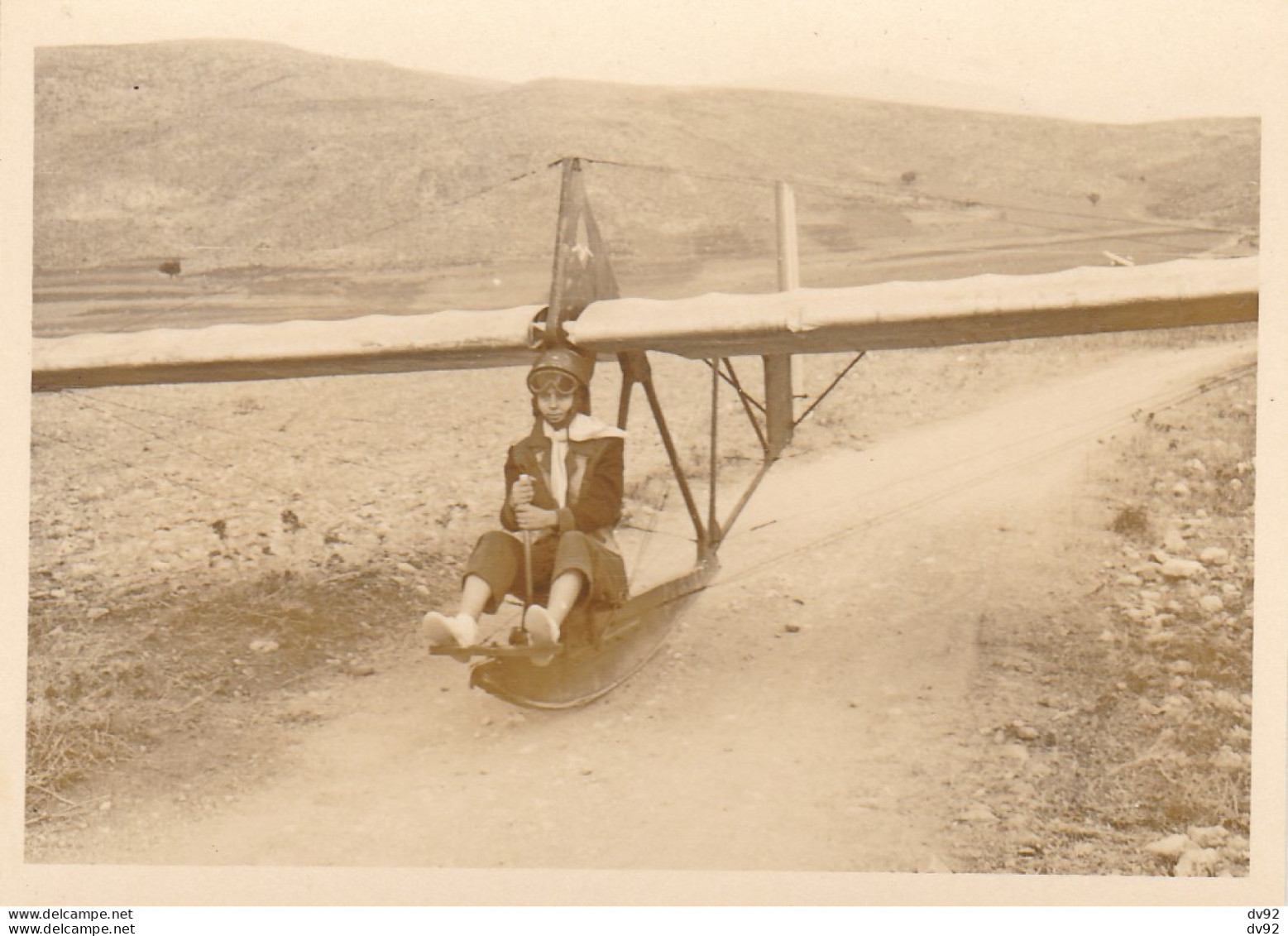 JEUNE FEMME SUR PLANEUR CIRCA 1930/40 - Aviation