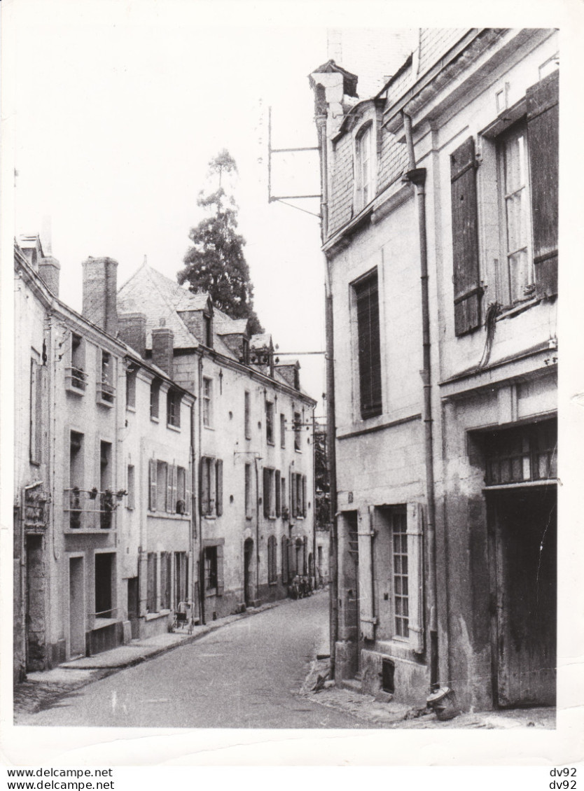 MAINE ET LOIRE SAUMUR GRANDE RUE PHOTO DES HABITATIONS - Places