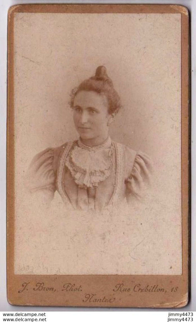 CARTE CDV - Portrait D'une Jeune Fille à Identifier - Tirage Aluminé 19 ème - Taille 63 X 104 - Edit. J. Bron Nantes - Alte (vor 1900)