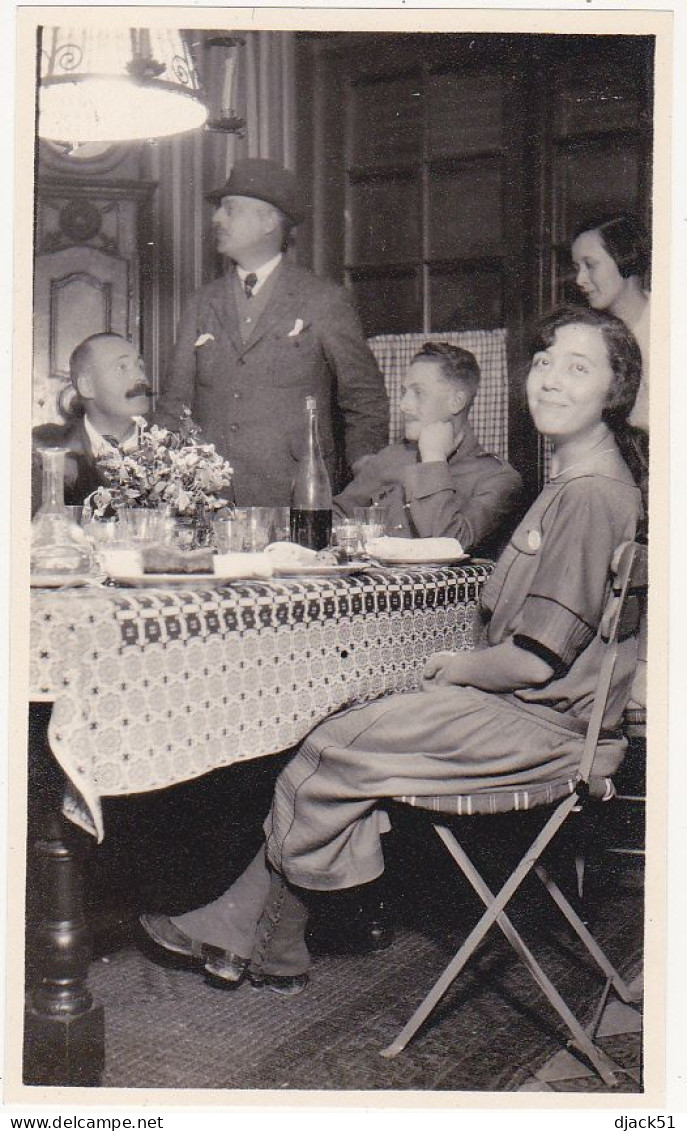 3 Anciennes Photographies Amateur / Années 1920-1930 / Repas De Famille / Maison Bourgeoise - Anonymous Persons