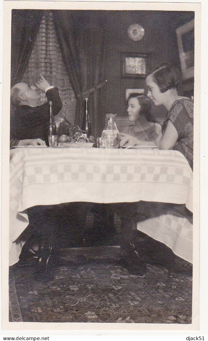 3 Anciennes Photographies Amateur / Années 1920-1930 / Repas De Famille / Maison Bourgeoise - Anonymous Persons