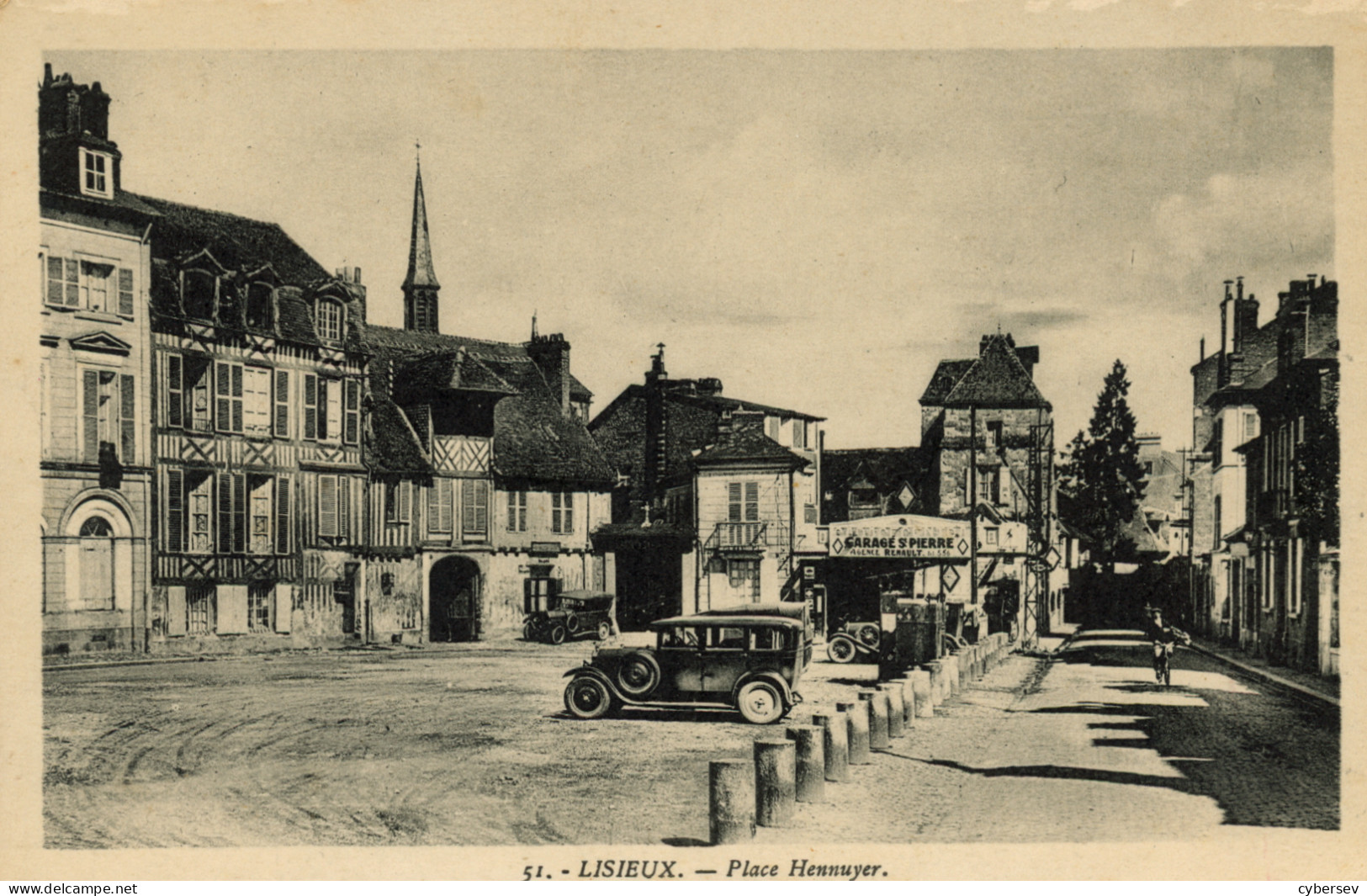 LISIEUX - Place Hennuyer - Garage St-Pierre - Voitures Années 20/30 - Lisieux